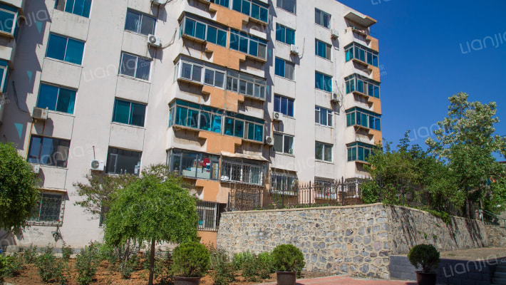 华南沃尔玛六平路外景图