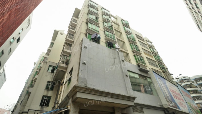 八达商城外景图