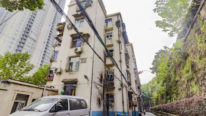 湖北省体育局小龟山居民区外景图