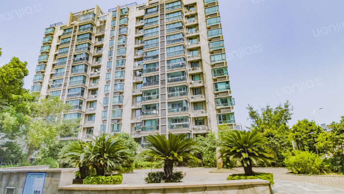 蓝天公寓北区外景图