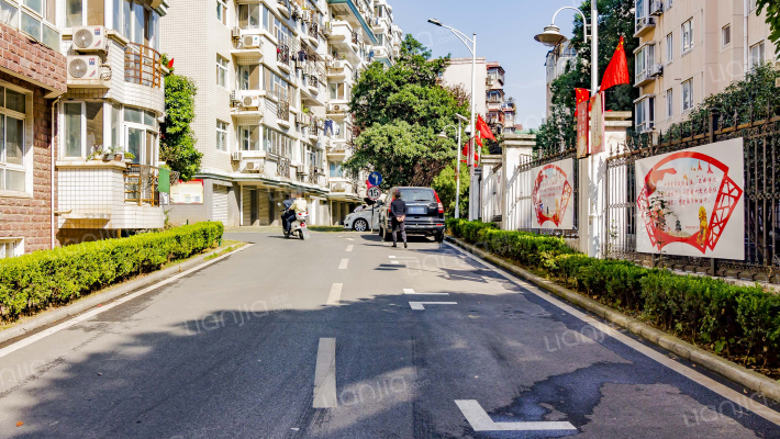 珞南街博苑社区外景图