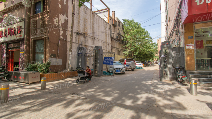 城东路115号院外景图