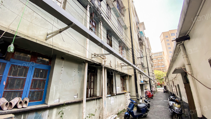 华中宿舍外景图