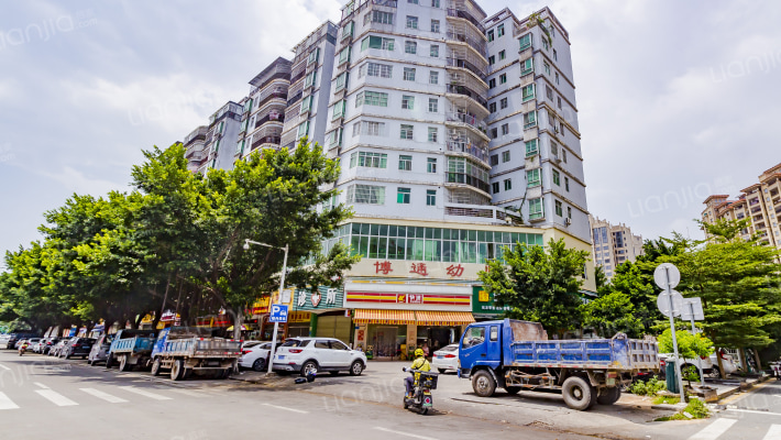 现代华庭外景图