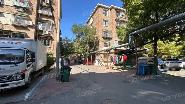 铁工东里外景图