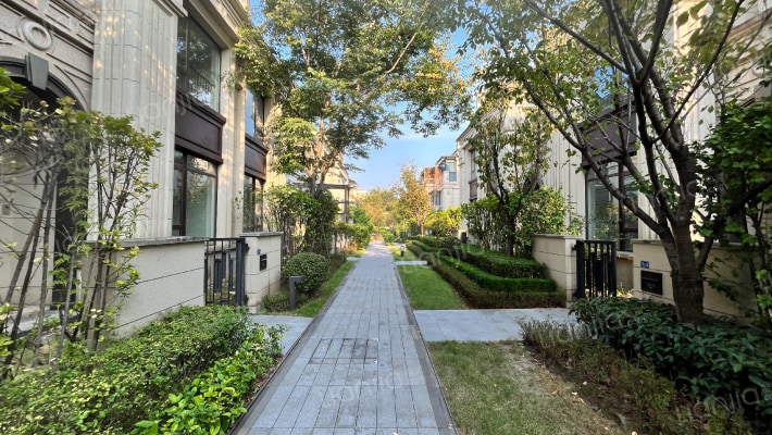 龙湖西宸原著一组团外景图