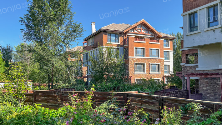 中弘由山由谷外景图