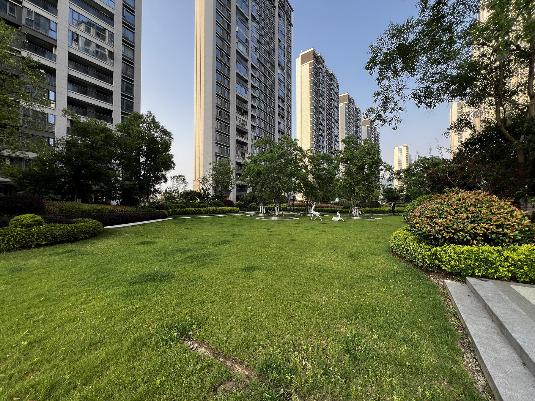 溪语宸章府小区实景 4