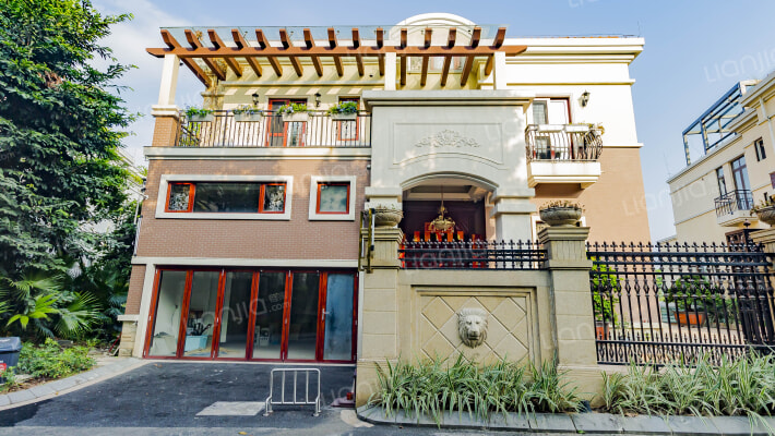 远洋城鎏金山别墅外景图