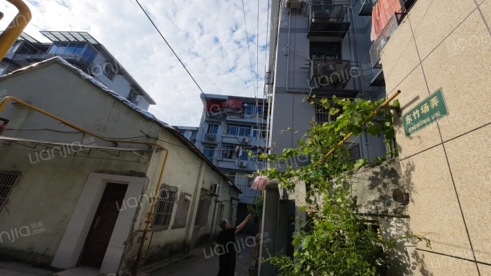 东竹场弄外景图