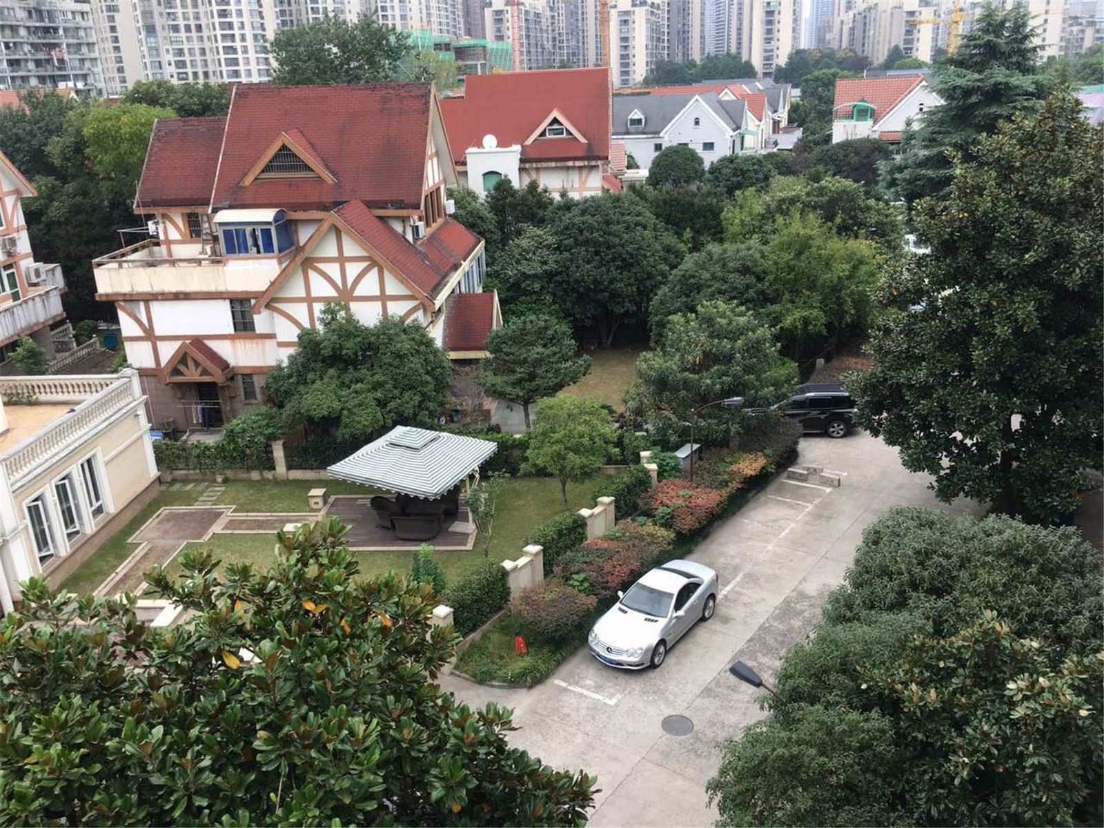 Zhijiang Garden compound photo 4