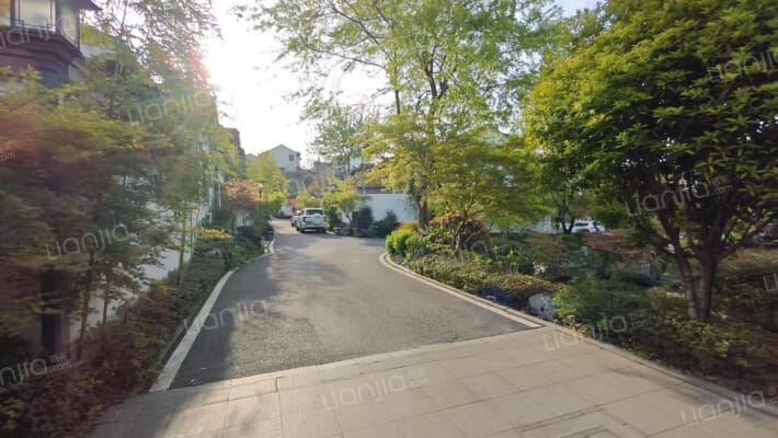 云山九里外景图