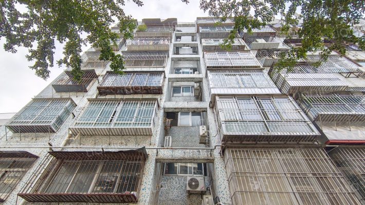 湖滨小区滨学楼外景图