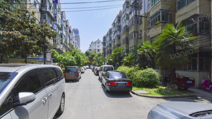 路缘小区外景图