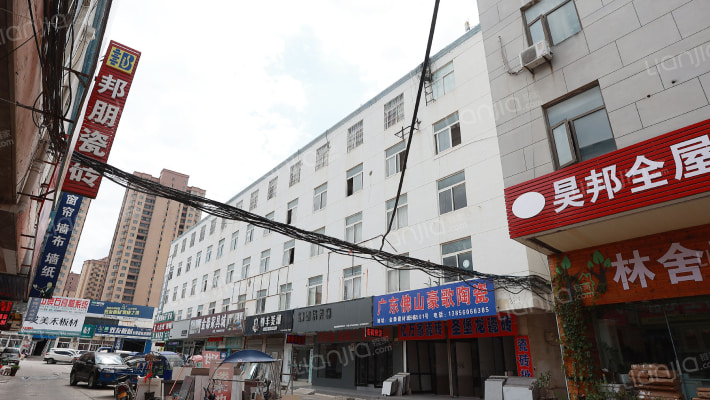 材料供应运输宿舍外景图