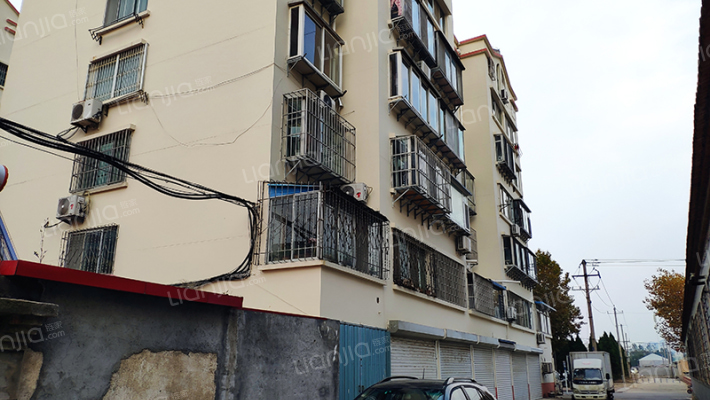 牟平四中住宅楼外景图