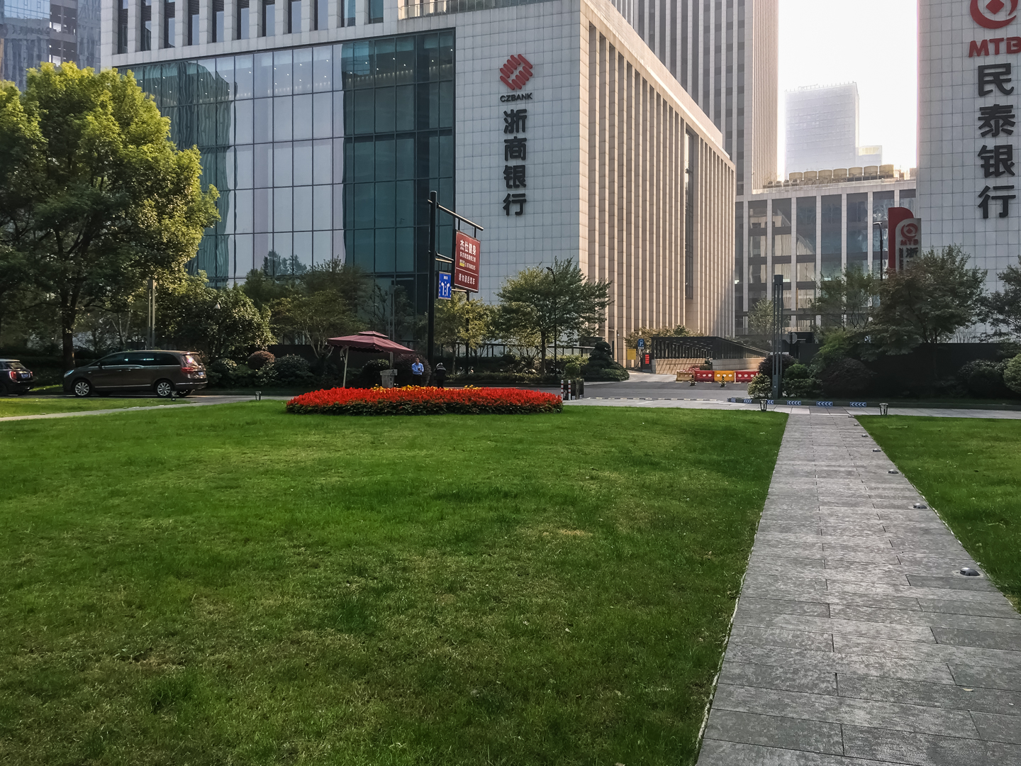  东方君悦小区实景 16
