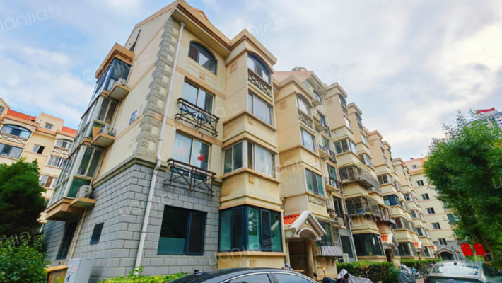 富裕广场外景图