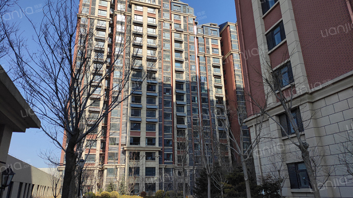 通用一城山河外景图