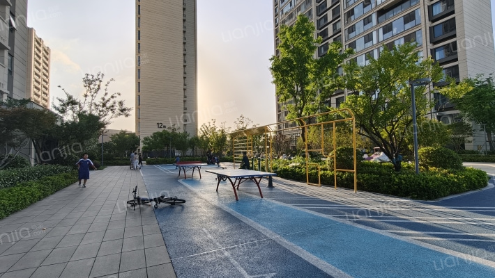 中建旭辉江上雅苑外景图