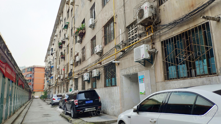 汽配小区外景图