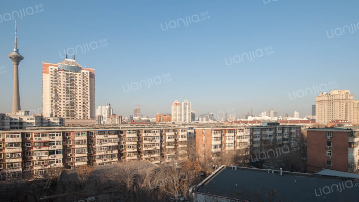 环湖东里外景图