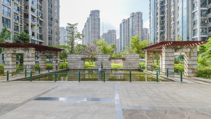 世纪城龙泽苑南区外景图