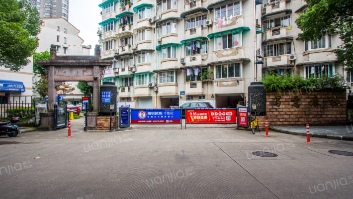 写意春秋外景图