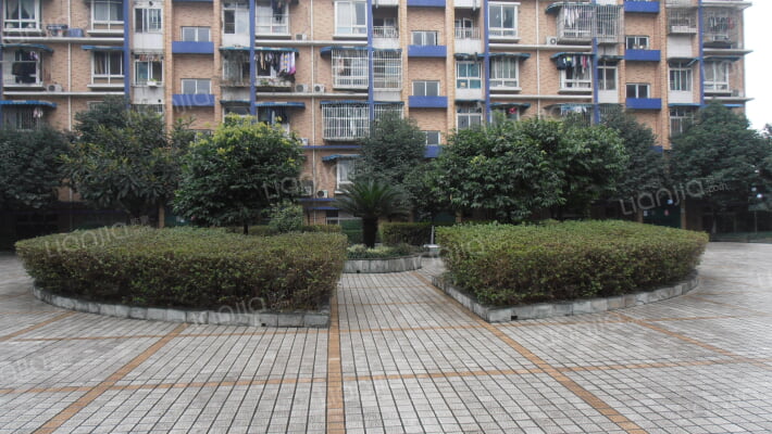 卧龙晓城外景图