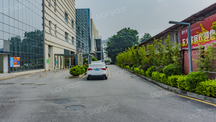 赛格假日广场外景图