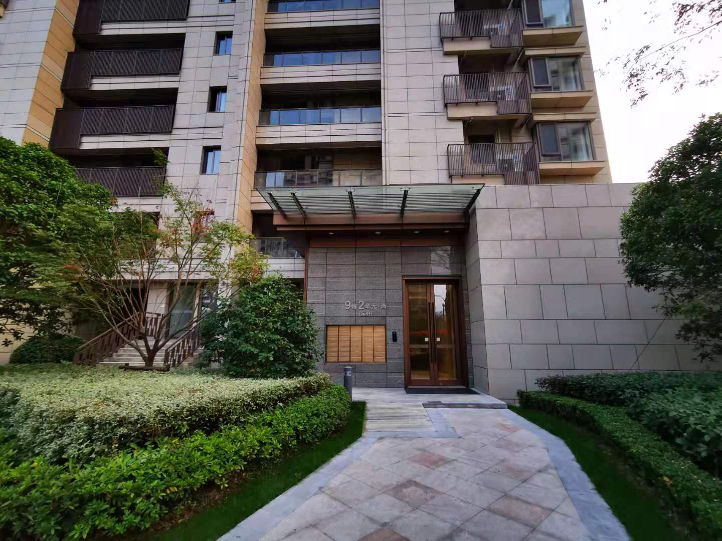 Castalia compound photo 19