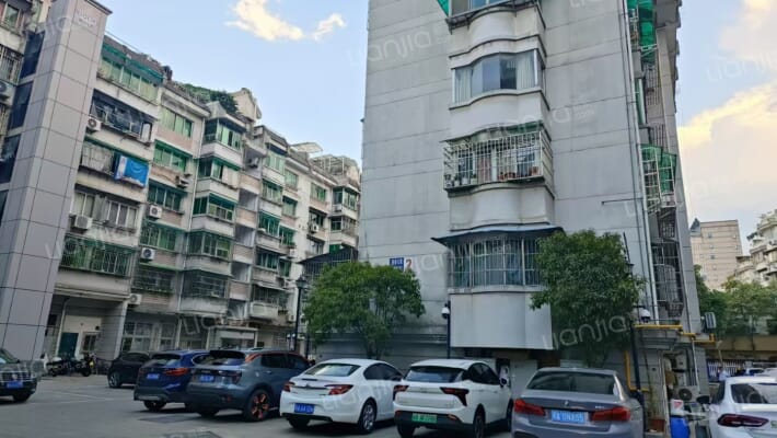 迎春公寓外景图