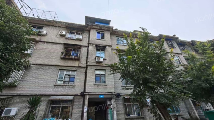 氮肥厂家属院外景图