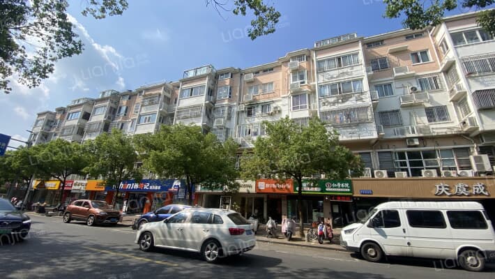 鲈乡广场外景图