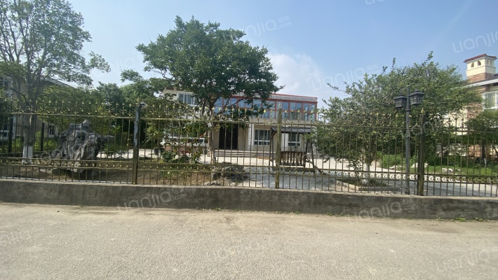 宝宸湖庄外景图