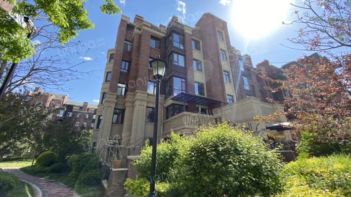 藏珑白塔湾里外景图