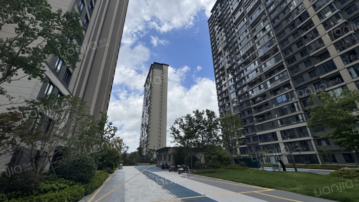 春江云锦外景图