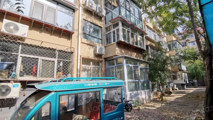 信息工程学院宿舍外景图