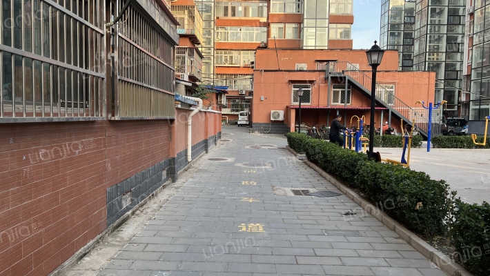 太平街20号旁门外景图