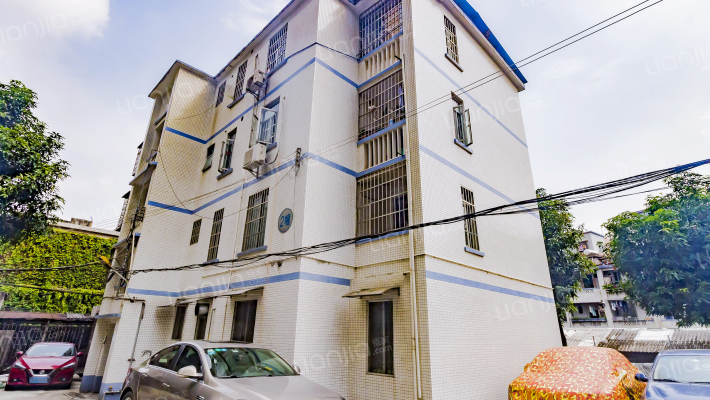 新港中路344号大院外景图