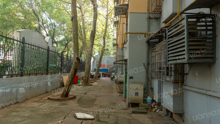 火星小学宿舍外景图