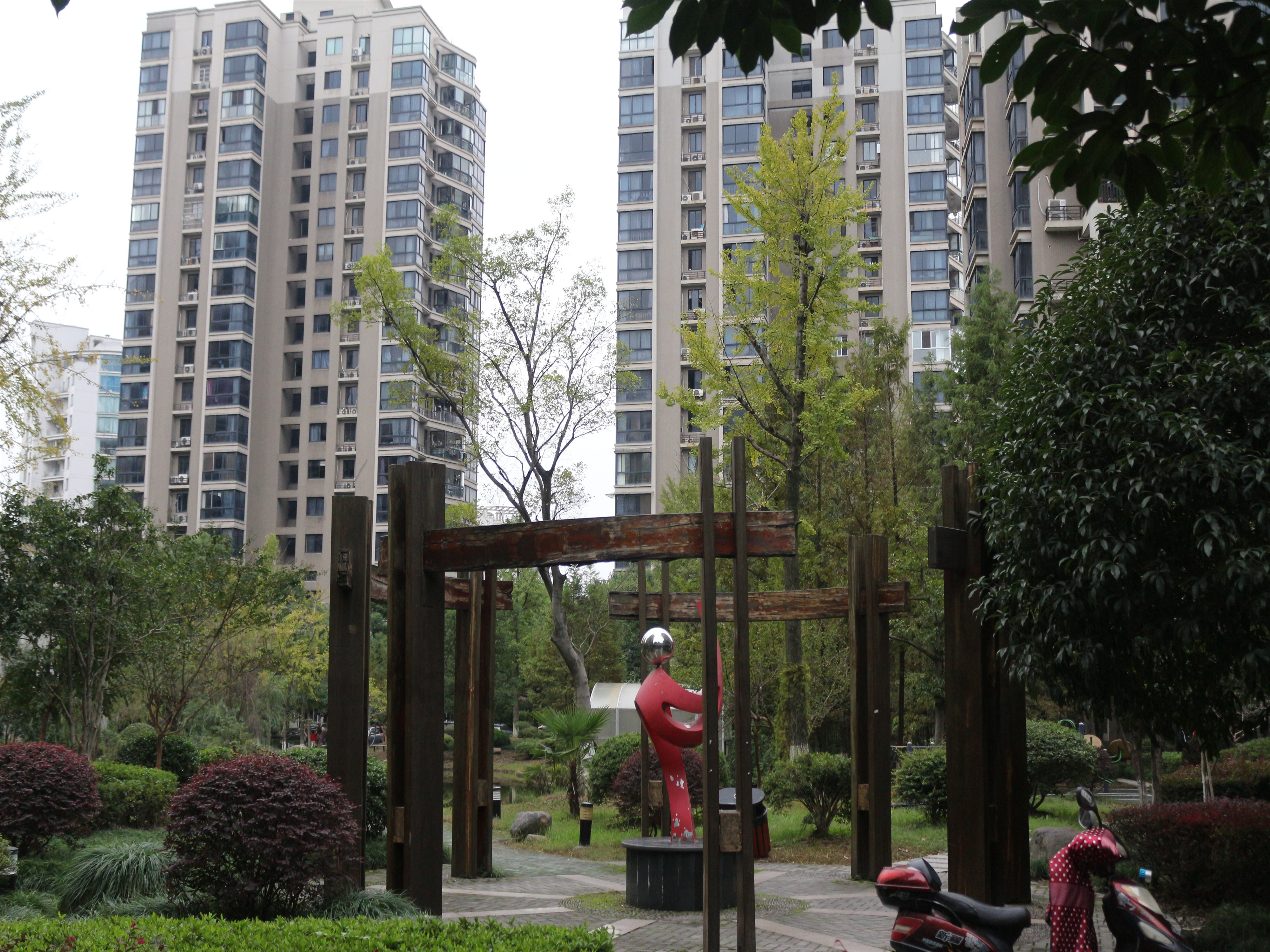 Linjiang Garden compound photo 27