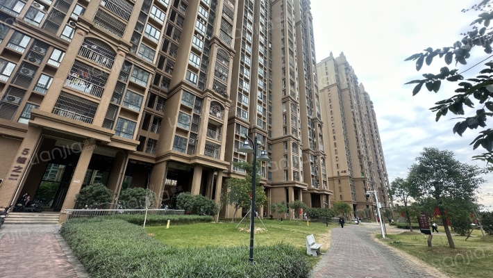 石岗村东区感恩苑外景图