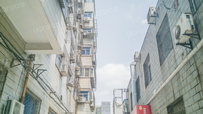 建行家属院外景图