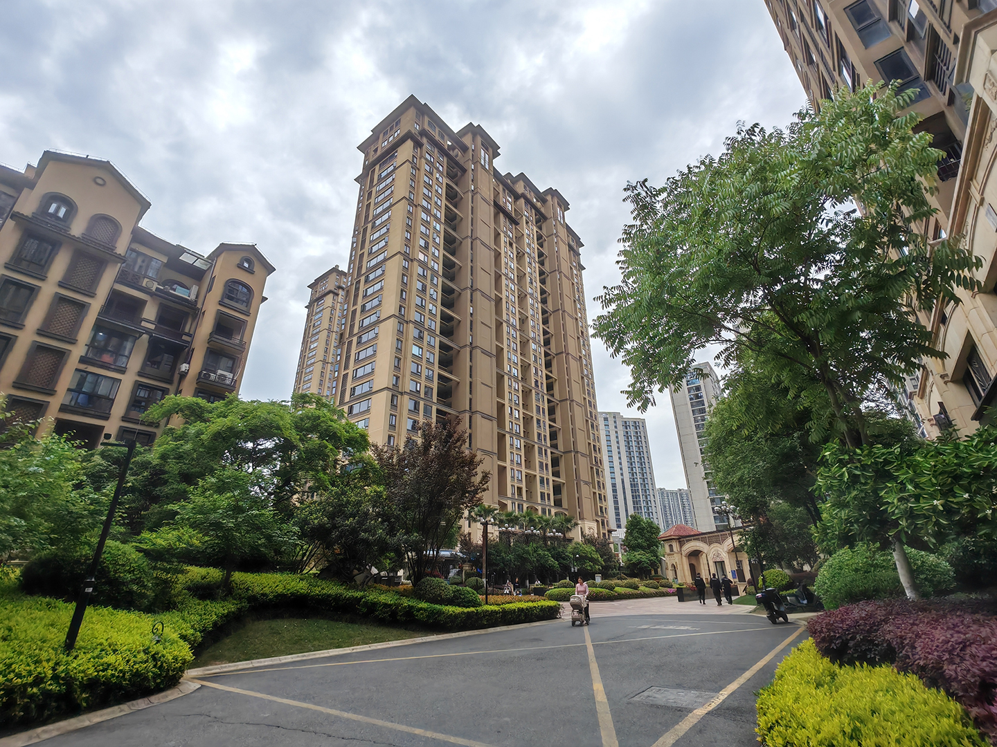 西湖国际城小区实景 4