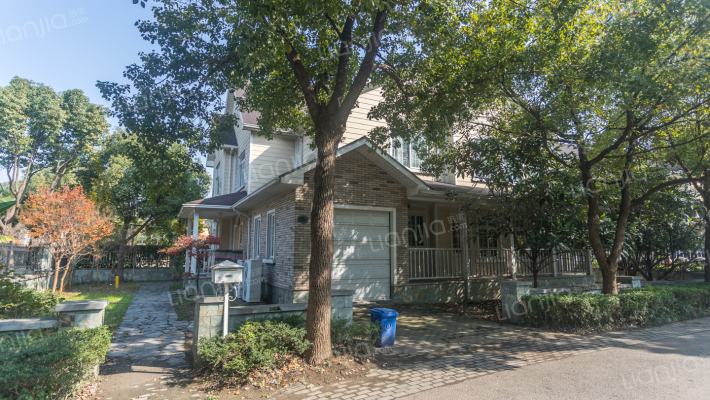 鹿澄天地外景图