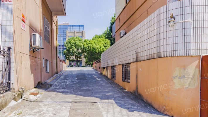 镇兴路170号院外景图