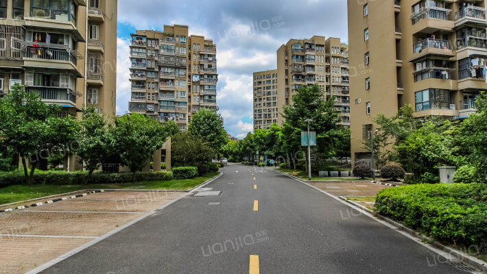 水岸花园外景图