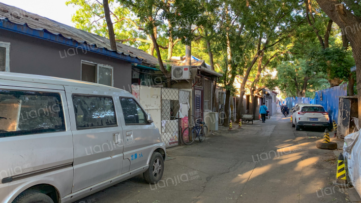 老墙根街平房外景图