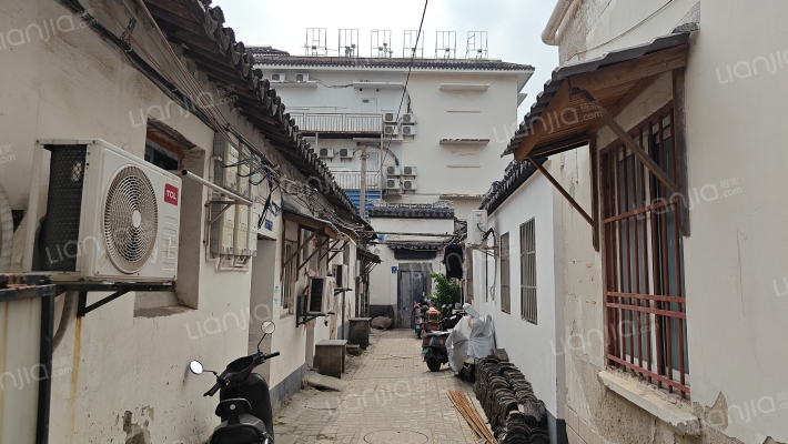 磨坊里外景图